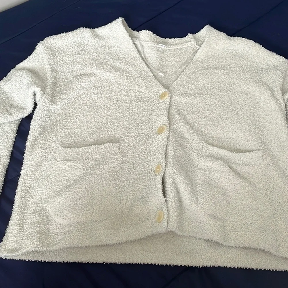 White soft sweater - Picture 1 of 1
